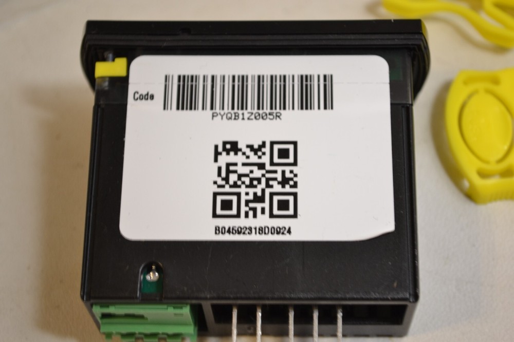 CAREL 47-0520-255 TEMPERATURE CONTROL