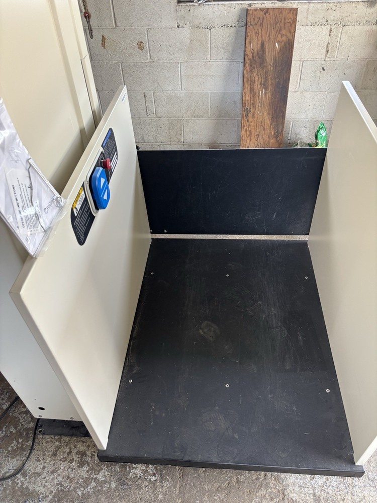 Highlander Vertical Platform Lift (Harmar)