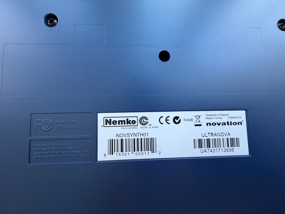 Novation UltraNova 37-Key Synthesizer- Vocoder Mic + Soft Case + USB – Excellent