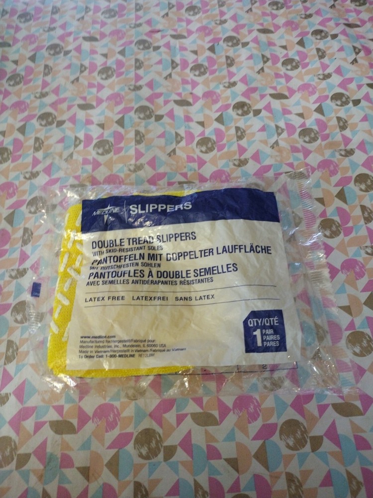 Medline Double Tread Slippers Large NIP!