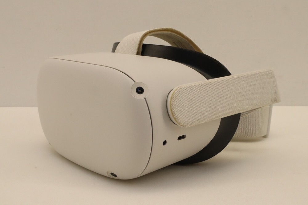 Meta Quest 2 - 128gb - Headset, Controllers, Charging Cable