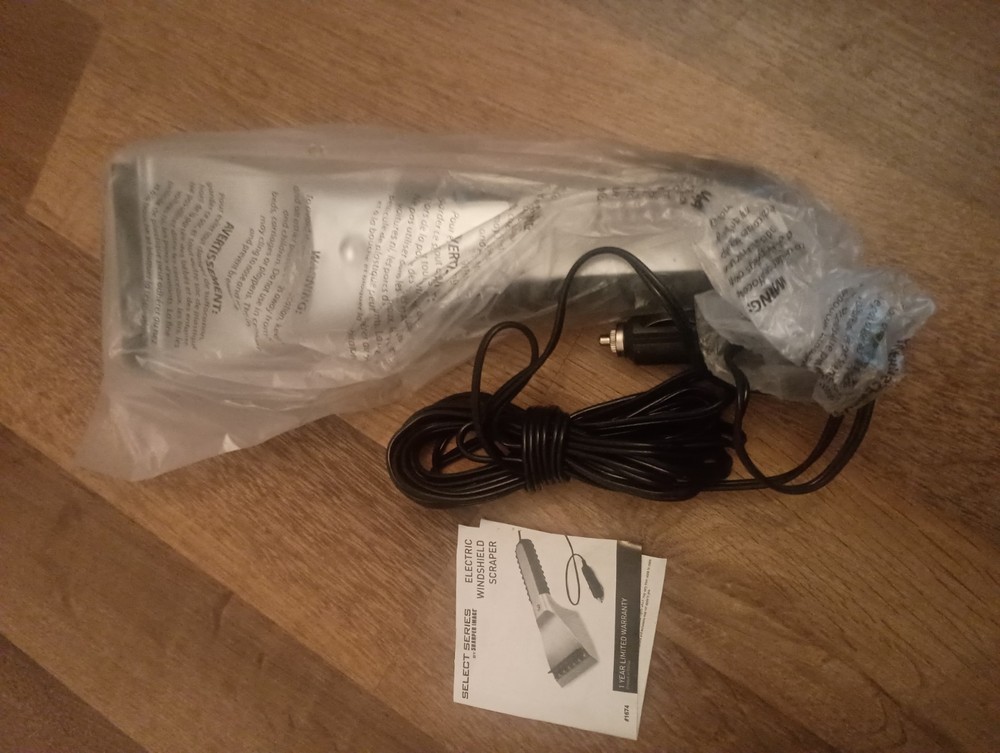 Sharper Image Select Series Heated Windshield Scraper New Open Box