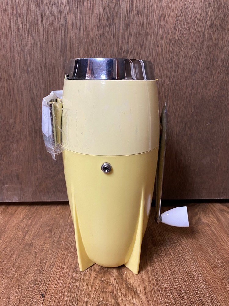 Dazey Retro Ice Crusher Yellow Rocket Iceramic 1950’s