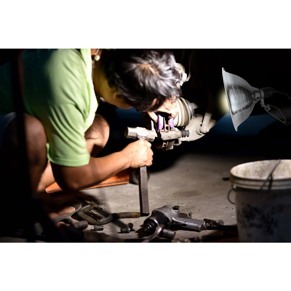 Aluminum Clamp Light 150 Watt Max E26 Socket Work Light with Guard for Workshop