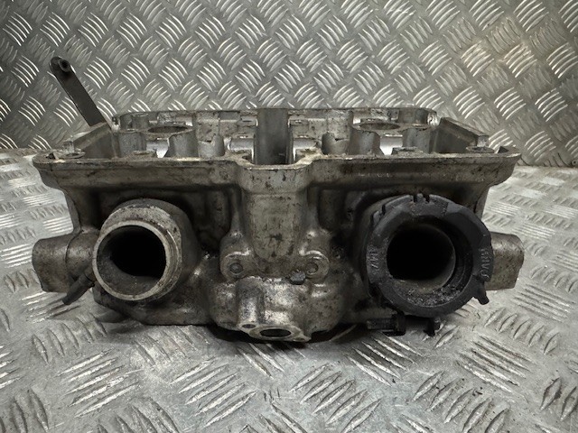 HONDA VFR 750 front cylinder head