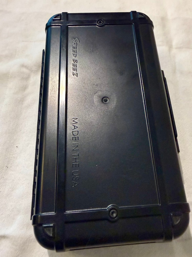 SPEED BEEZ® LCR-08 22LR 8-Shot speed loader and loading Case. MINT Condition
