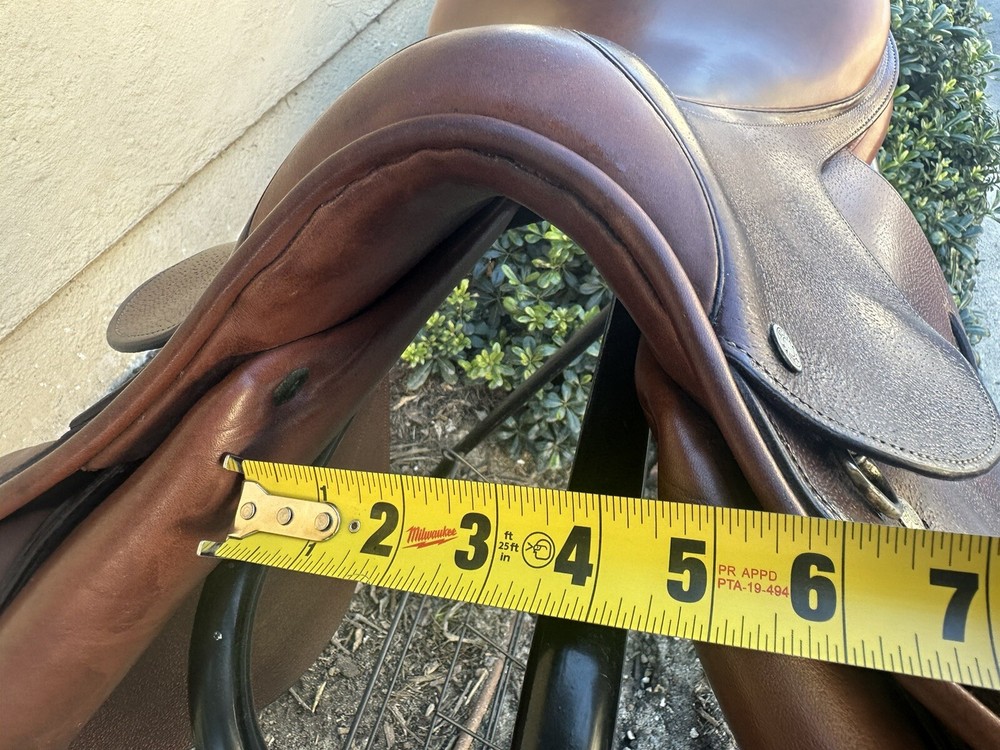 17.5” Arc De Triomphe Gazelle Jumping Saddle
