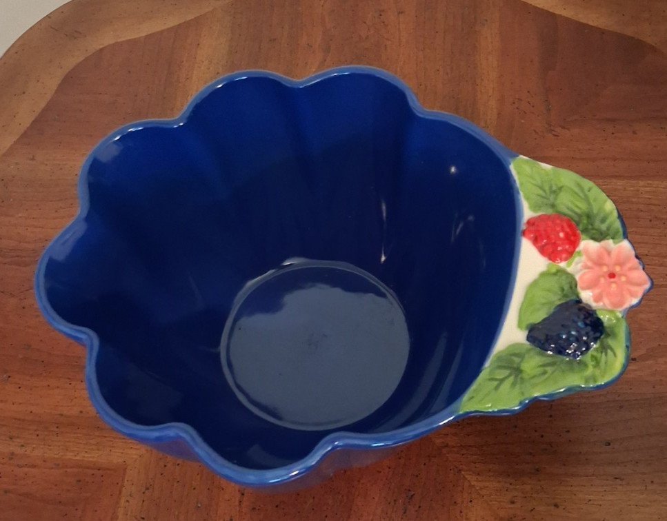 Retired Temptations Figural Fruit 2 Quart Fluted Mixing Bowl Flower Berries EUC