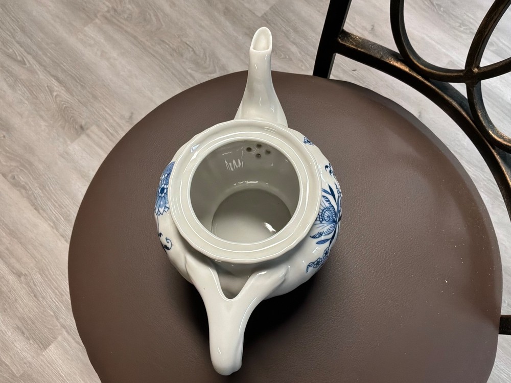 Blue Danube Teapot Tea Server Blue Onion blue and white