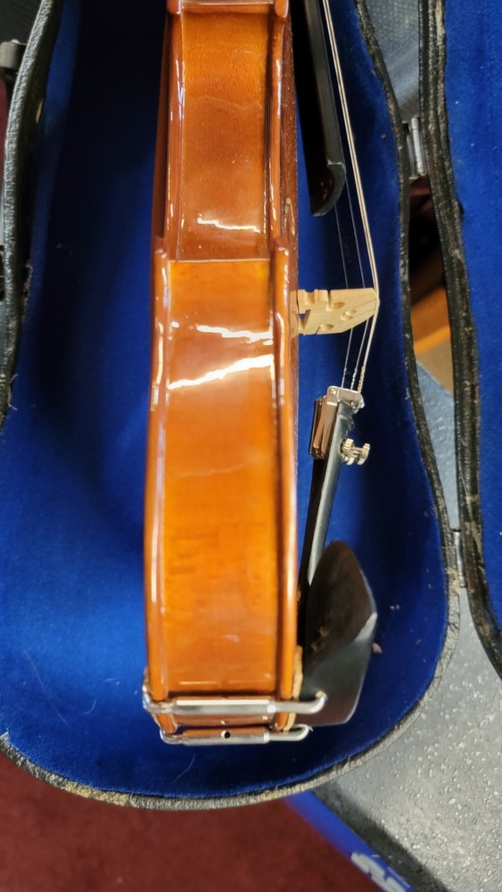 4/4 Full Size Lark Violin With Case *No BOW*