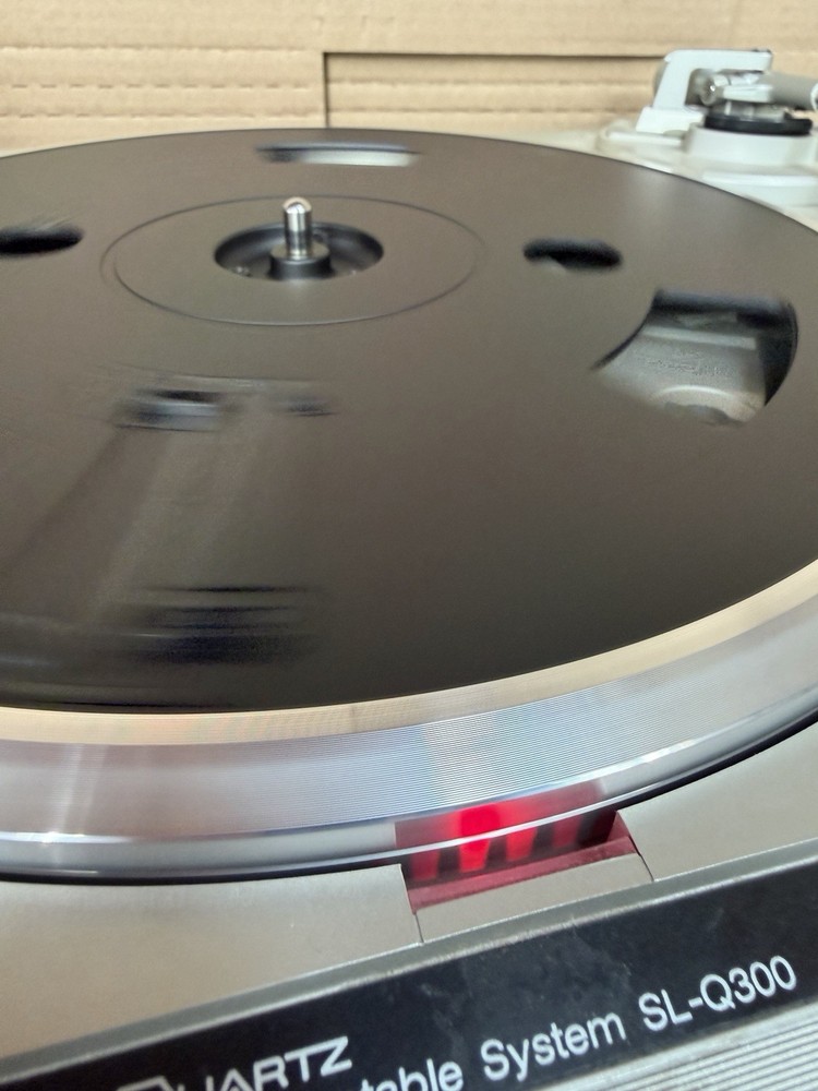 Technics SL-Q300 Automatic Direct Drive Turntable (POWERS ON- SPINS) For Parts