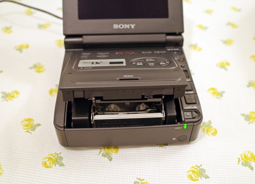 Sony GV-D900 Mini DV Digital Video Cassette Walkman