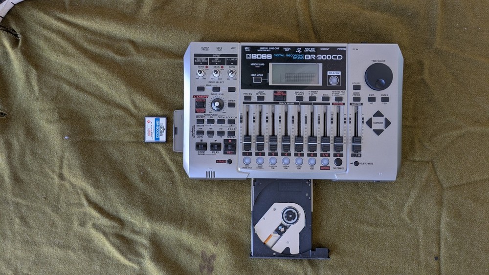 Boss BR-900cd Digital Recording Studio