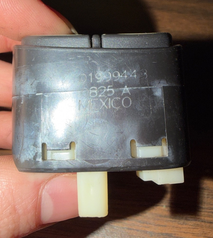 Genuine GM Radio Switch 01999443