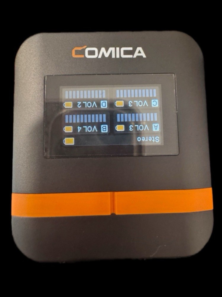 COMICA Vimo Q 4-Channel Wirelss Lavalier Microphone Charging Box 4*Transmitter