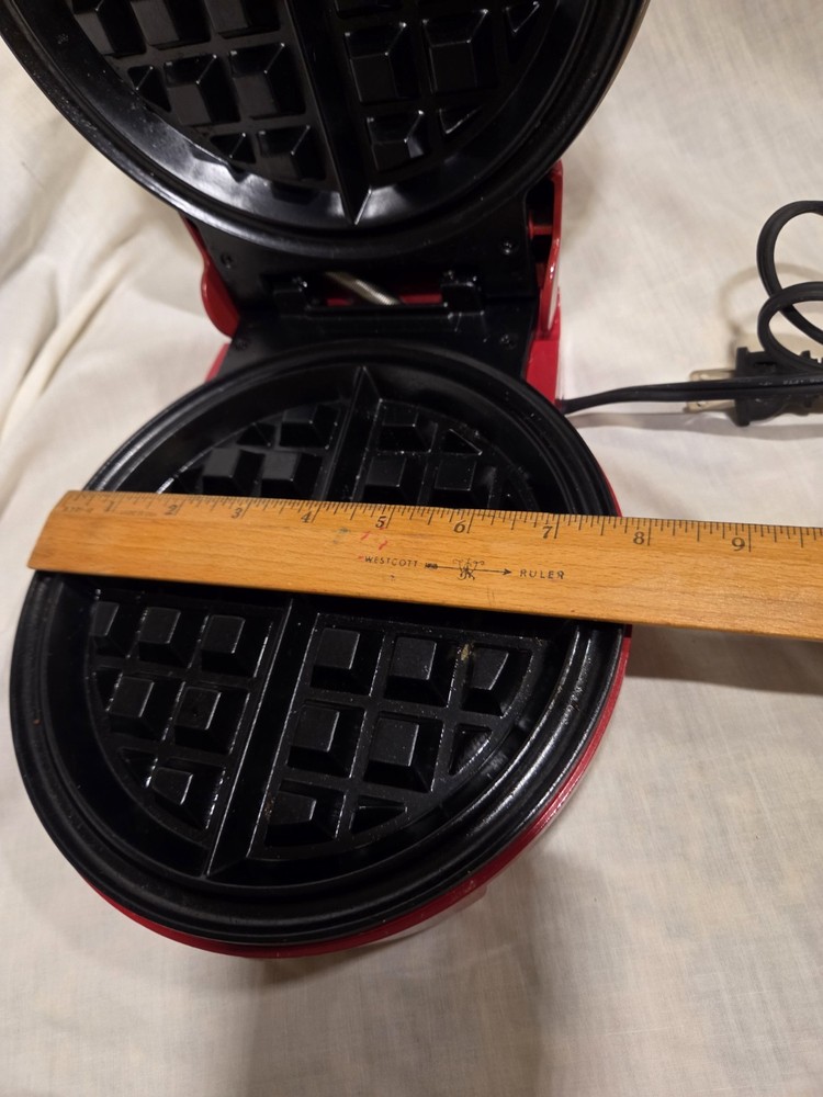 Waffle Maker Farberware Nonstick Used 1 Time Red Ctrl Bake Dial