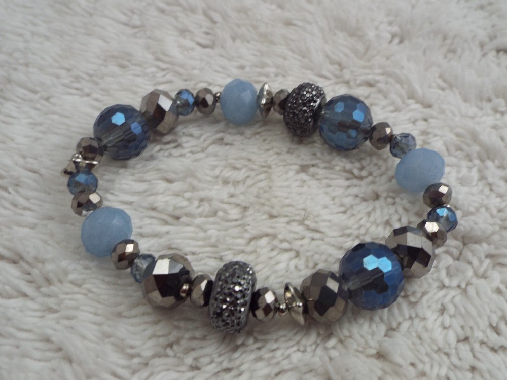 Blue Glass Bead Stretch Bracelet (K2)