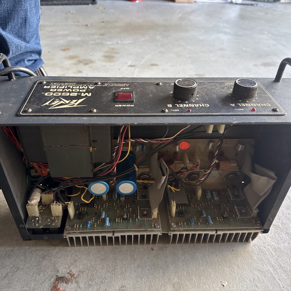 Peavey M2600 Mark Stereo Power Amplifier Powers Not Tested Missing Back