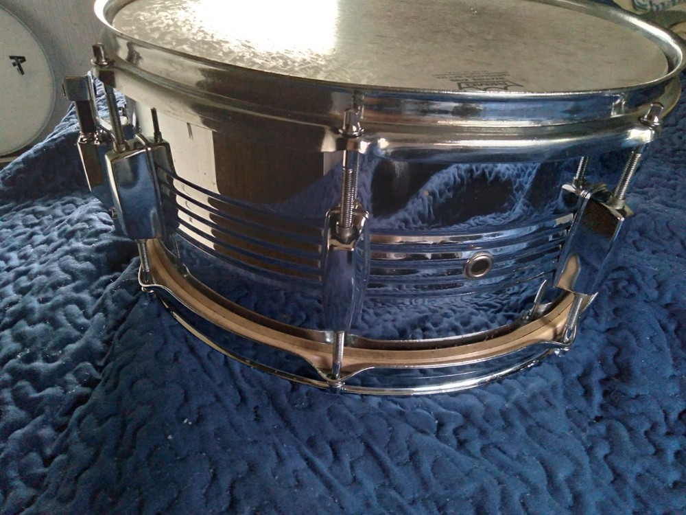 Remo 8 Lug Snare Drum 14 x 6.5" Nice Beginner to Intermediate Level