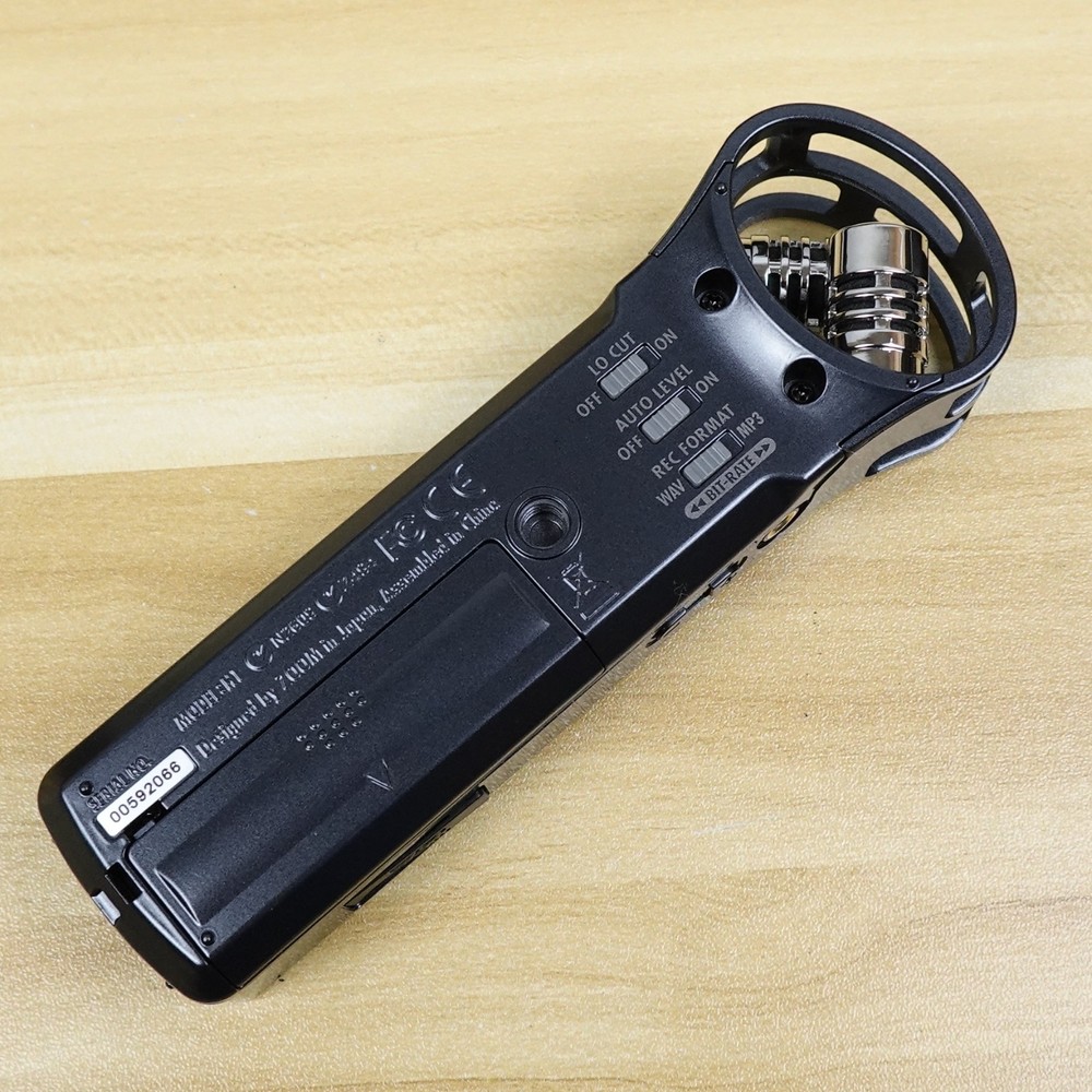 Zoom Handy Recorder H1 Portable With Accessory Pack and Memory Tested