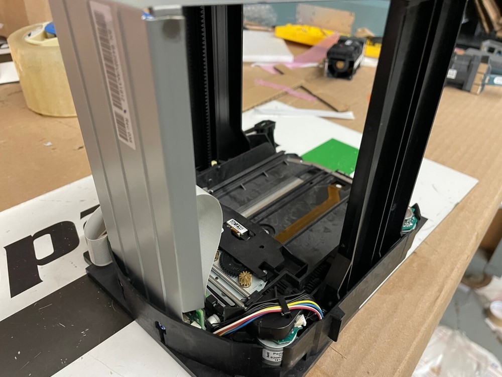 IBM 3573-L4U Tape Library TS3200 picker assembly