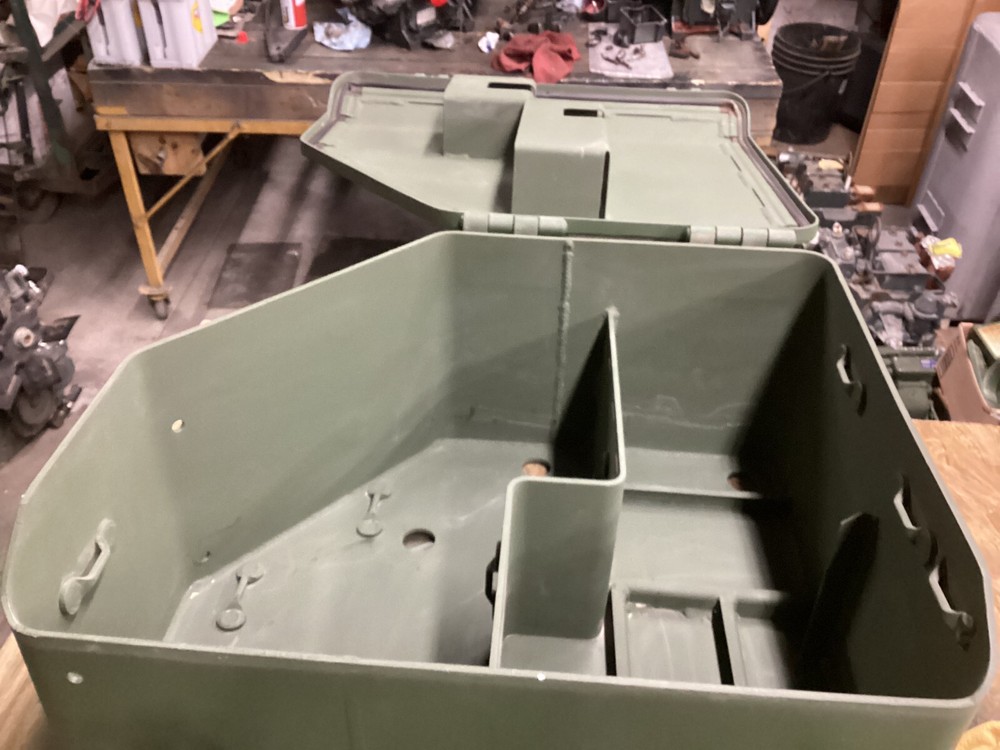 Storage box, rear /RH Bradley(BFVS) 2540-01-479-0396