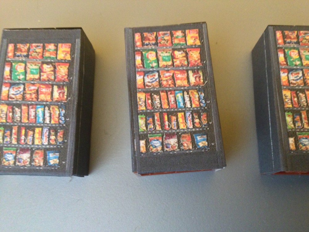 O Scale 1/48 snack vending machine. 4 in set