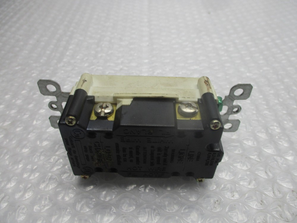 LEVITON NOM057 RECEPTACLE UNMP