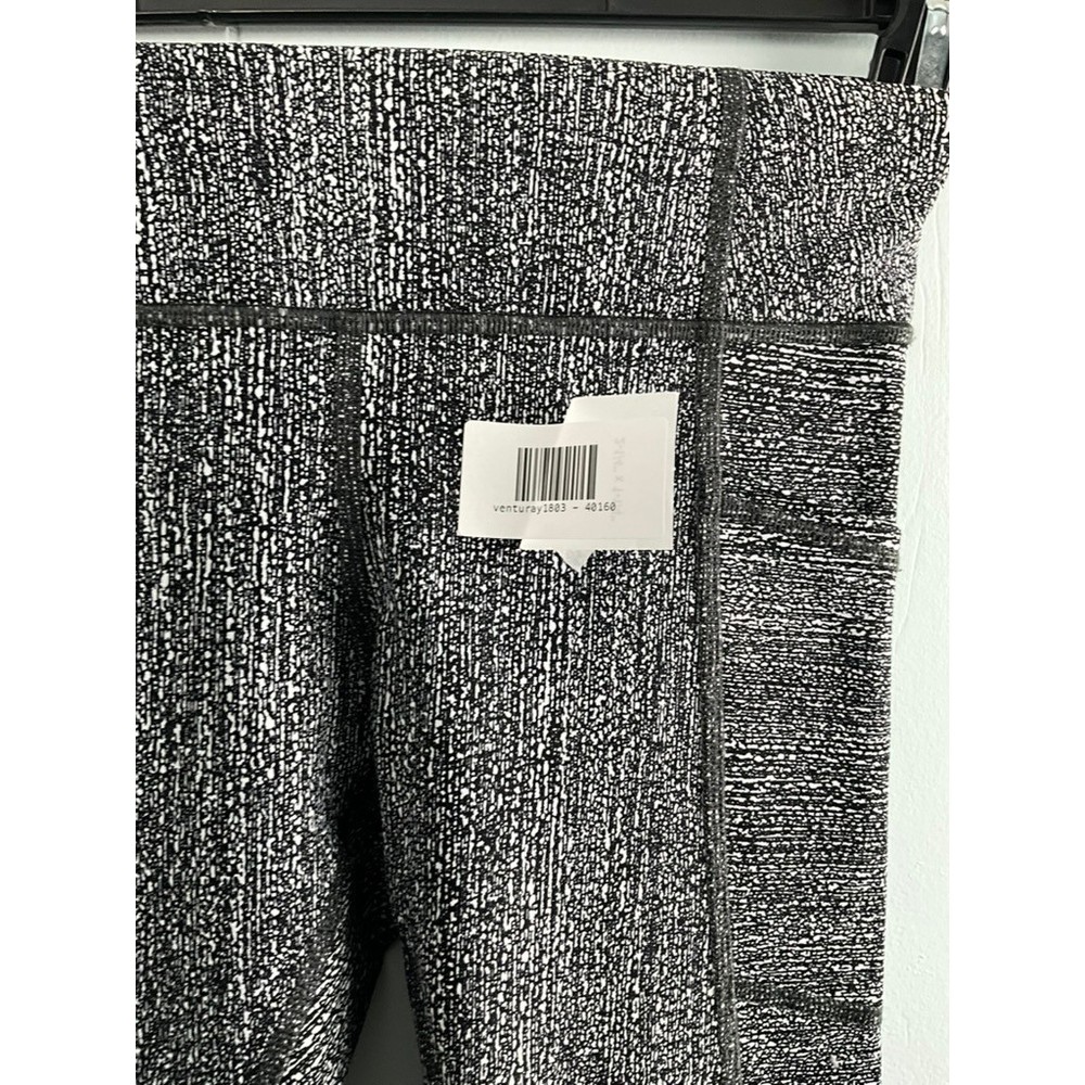 Lululemon Size 4 Speed Up Tight 28 Full-On Luxtreme Black White Static Pattern