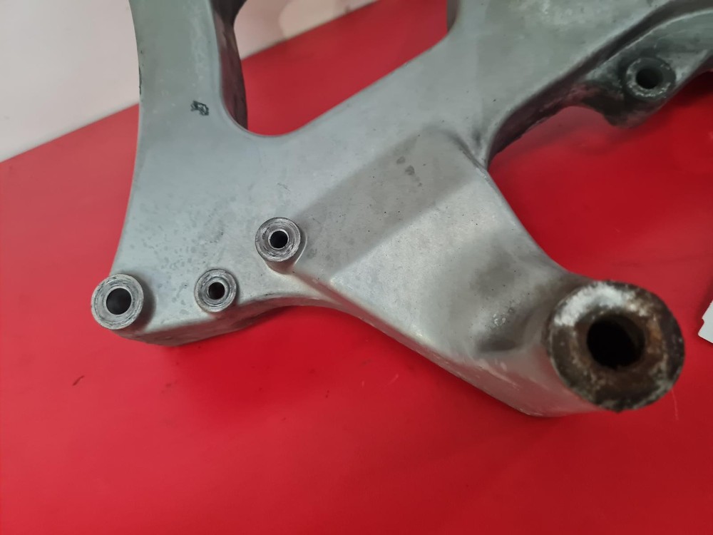 2012 YAMAHA YP 125 EXHAUST BRACKET