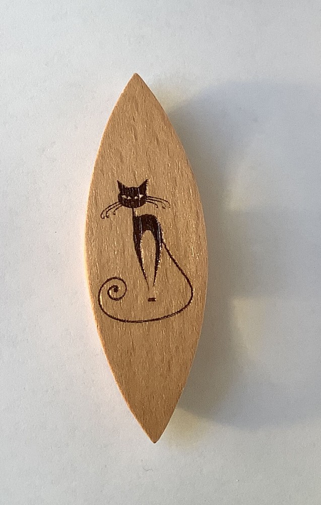Tatting shuttle with engraved cat 3" long #3