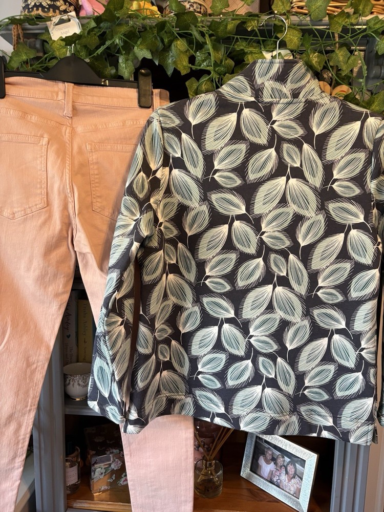 Ladies Jegging/Sweater Bundle Size 12