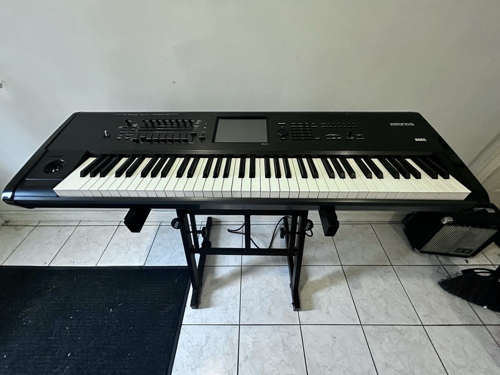 🎹 Korg Kronos Music Workstation Bundle w/ Stand & Case !!!