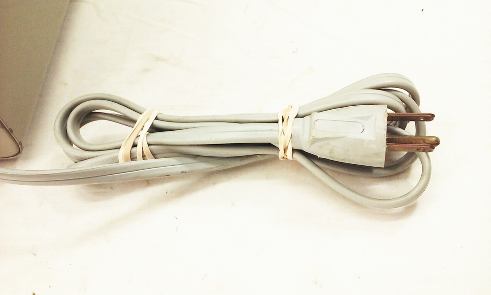 Vintage audio oscillator Cenco 80593 POWERS ON UNTESTED