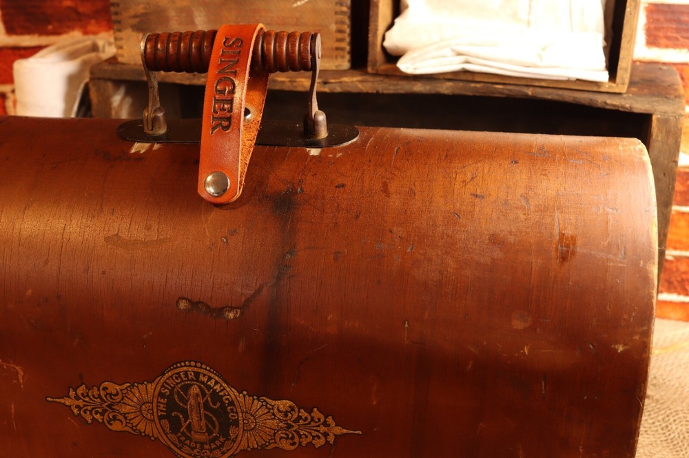 Singer sewing machine Bent Wood case KEY STRAP