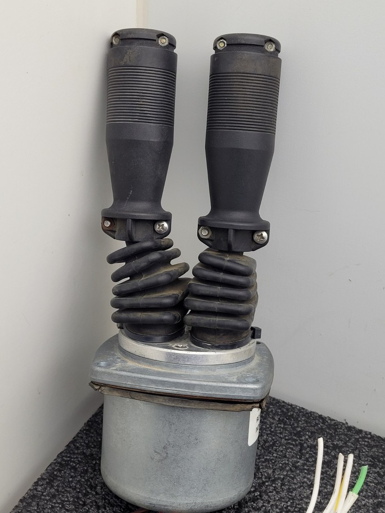 OEM Dual Stick MS8 Single Axis Hall Effect Joystick Controller HCMS8M17121