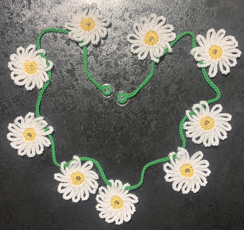 🌸 NEW Hand Crochet 9 sparkly daisy Rustic Bunting Window SUMMER sequins Gift