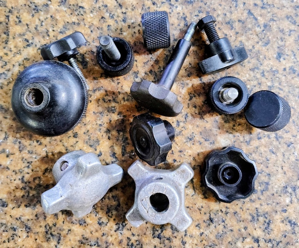 🗽A DOZEN RANDOM KNOBS , HARDWARE