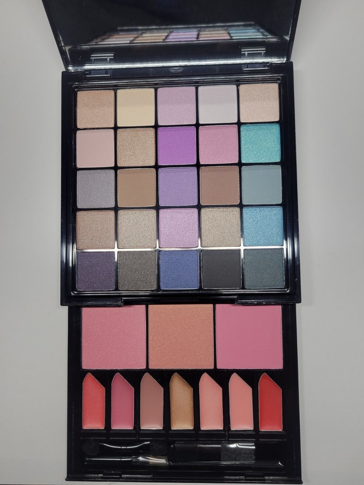 NYX Be Free Eyeshadow Palette S125