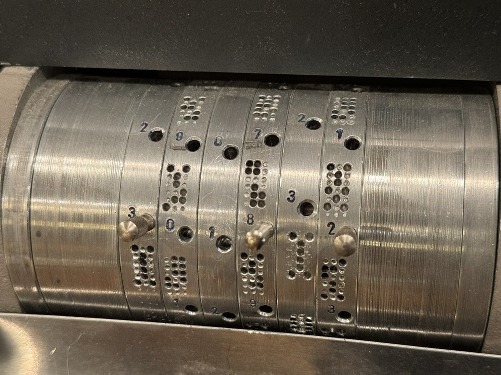 ABE 700 Electric Document Perforator