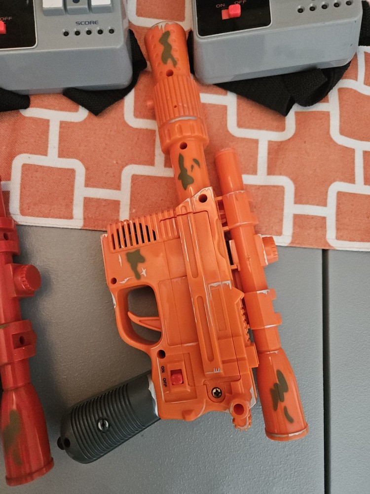 Tiger Electronics Star Wars Han Solo Laser Tag 2 Blasters 3 sensors Functional!!