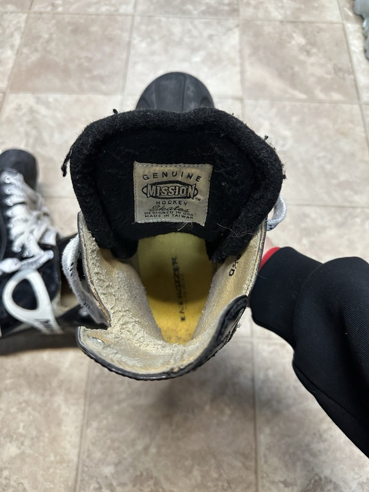 MISSION AMP 6 ICE HOCKEY SKATES SIZE 8.5D