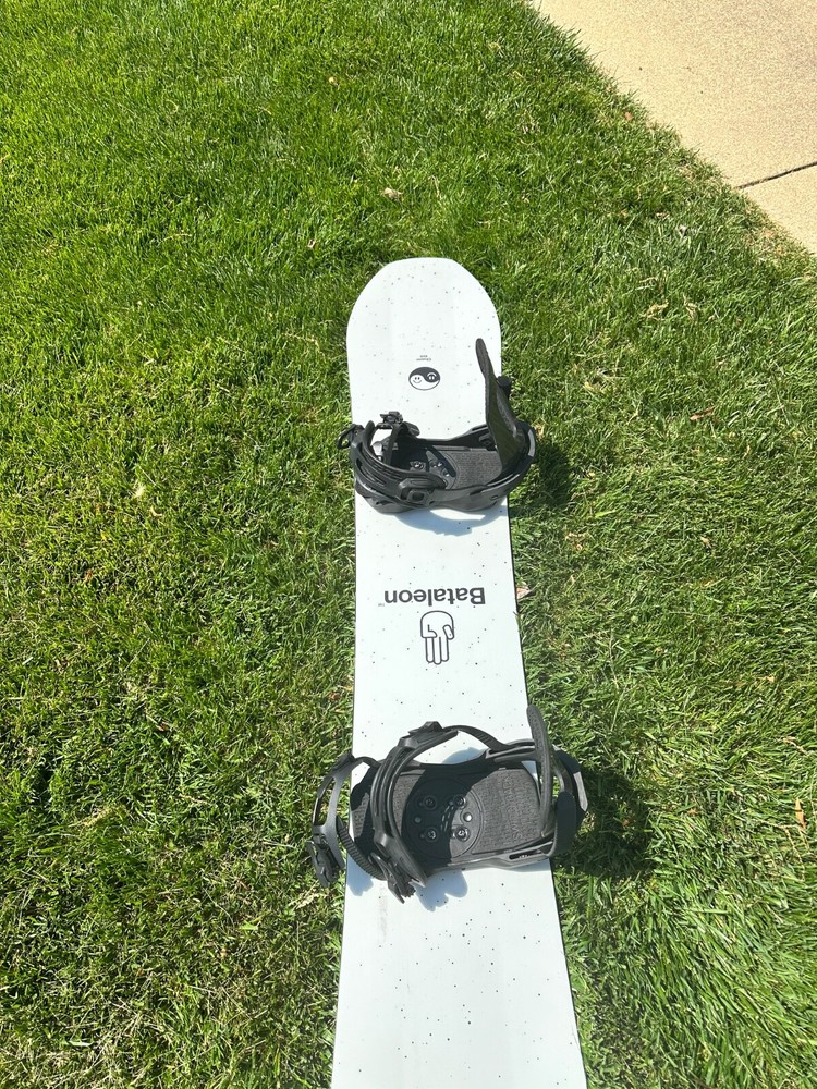 snowboard white and black Bataleon 159 with matching bindings