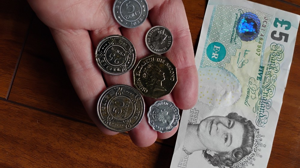 BRITISH POUND 5 OLD VERSION + BELIZE COINS