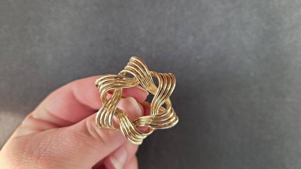 Gold Star Wreath Brooch