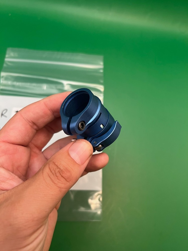 Autococker Clamping Feedneck