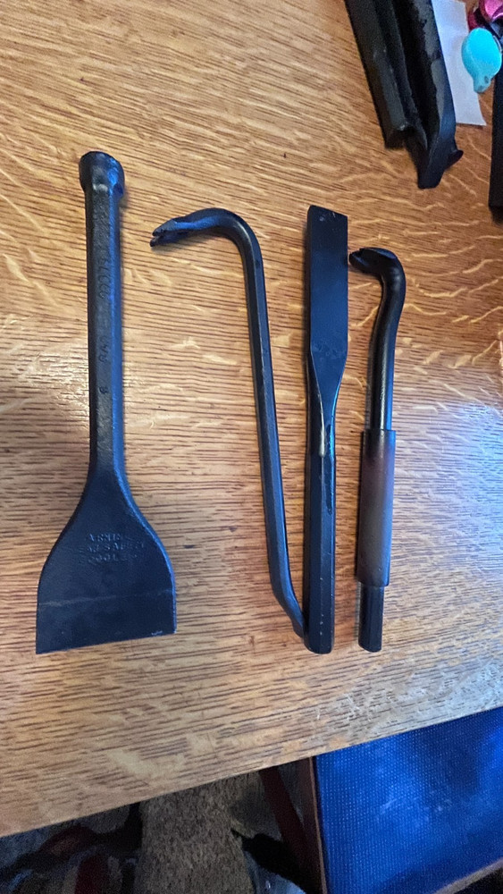 VINTAGE DASCO 473 COLD CHISEL AND THREE OTHER TOOLS