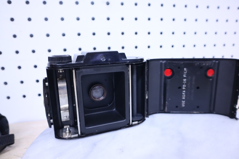 Vintage AGFA PD 16 Clipper Camera Winds Up & Clicks When Trigger Is Pushed USA