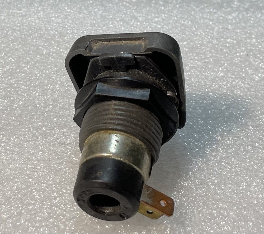 Volvo 12v Power Outlet Socket (Cigarette Lighter) With Flip Cover - Original