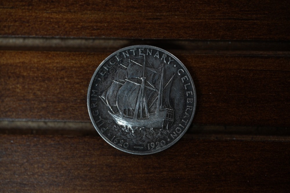 1920 Silver Pilgrim Commemorative Coin Tercentenary Celebration Half Dollar